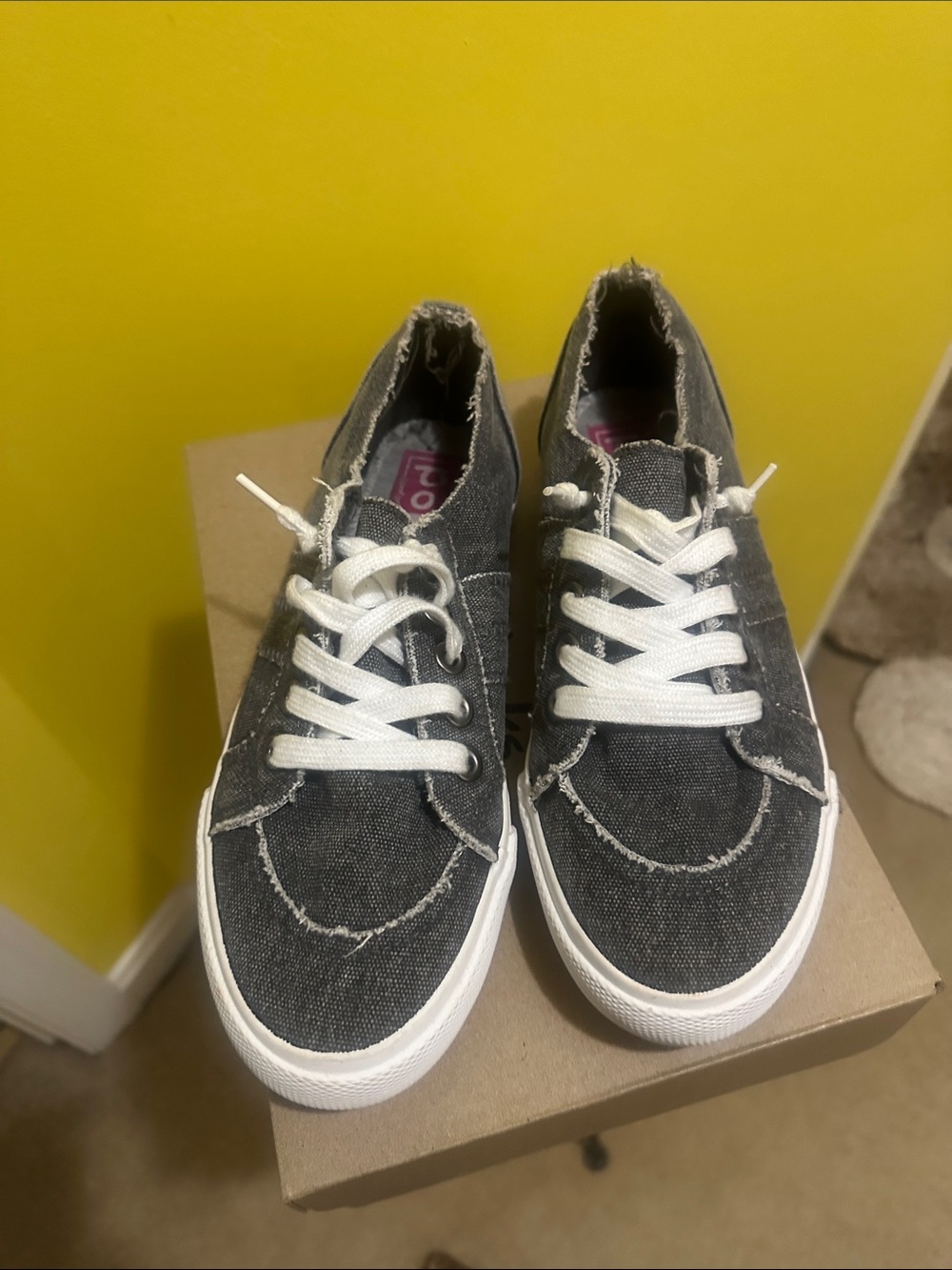 Women's Frayed Canvas Athletic Sneakers - Black